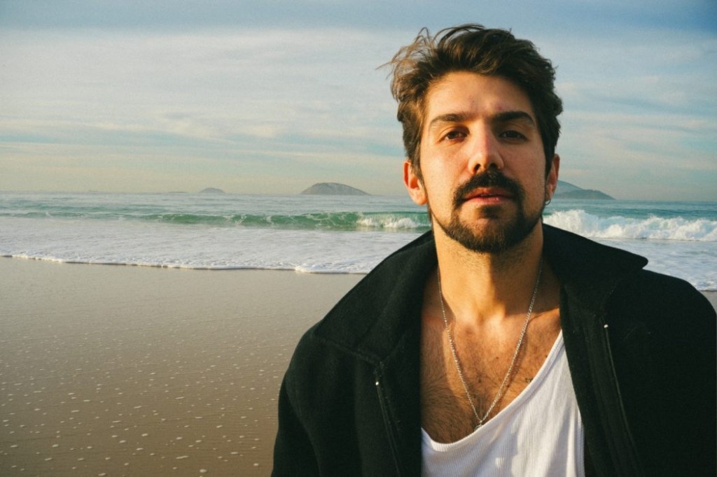Entre o agito da cidade grande e a paz do interior, Gabriel Gonti lança "Quero em Dobro"