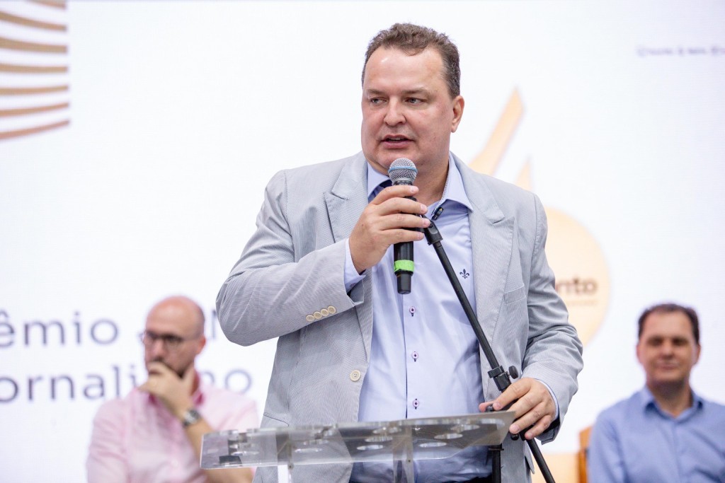 Deputado Max defende que jornalistas merecem reconhecimento